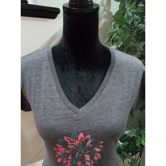 The North Face Women's Gray Slim Fit V Neck Short Sleeve Top Blouse Size Medium - Picture 6 of 13